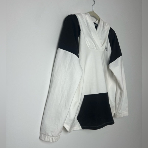 The North Face Women's Black White Colorblock Kangaroo Pocket Hooded Sweatshirt - Picture 3 of 10